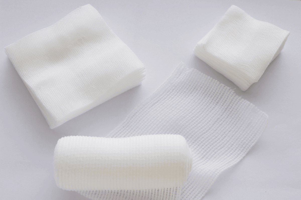 Difference Between Gauze and Bandages