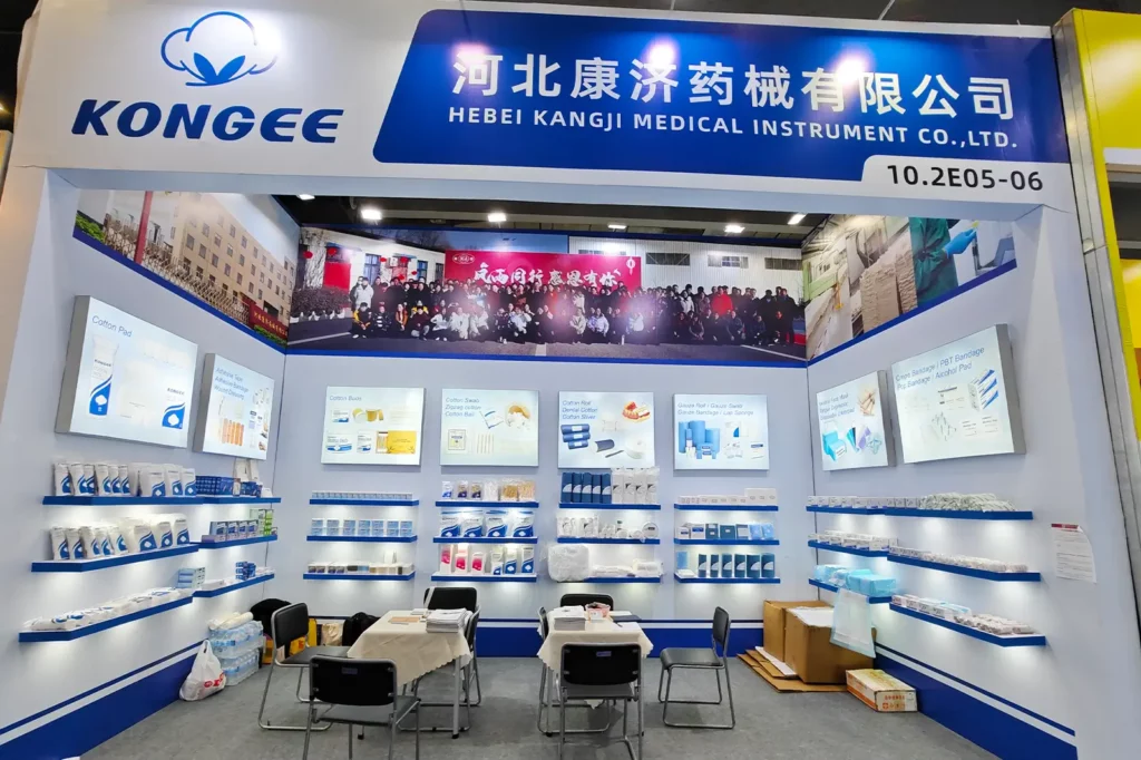 KONGEE Medical team and global clients at the 139th Canton Fair in Guangzhou